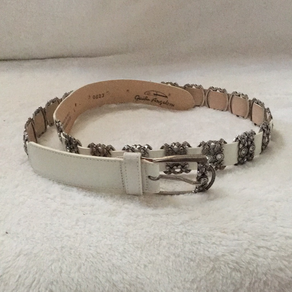 Elegant White Belt With Silver Accents